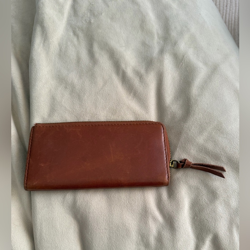 Madewell - The Essential Continental Zip Wallet in Leather